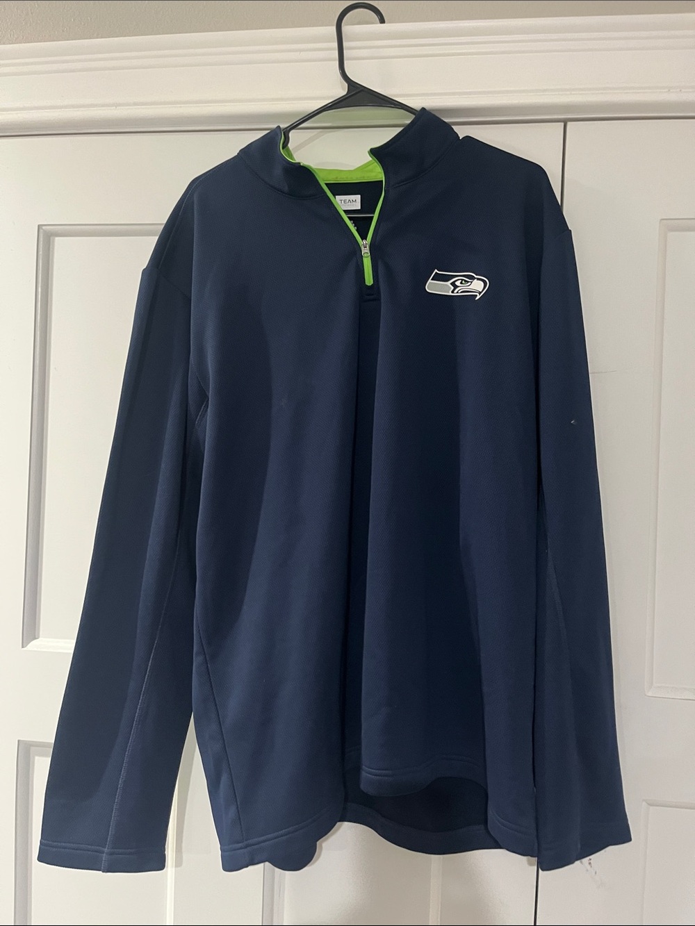 Seahawks Team Apparel Navy Rash Guard with Neon Green Trim XL